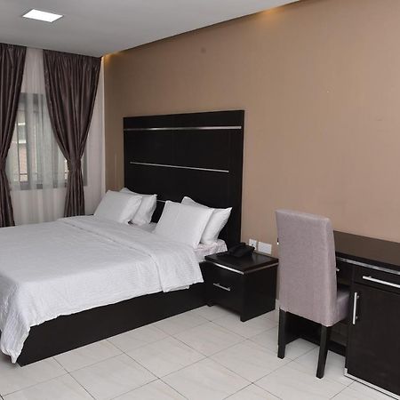 Urban Metro Inn Lagos Esterno foto