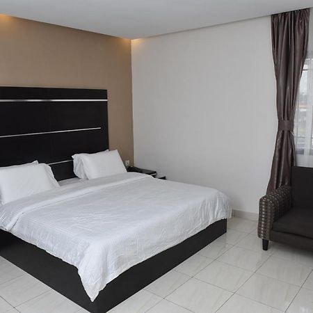 Urban Metro Inn Lagos Esterno foto