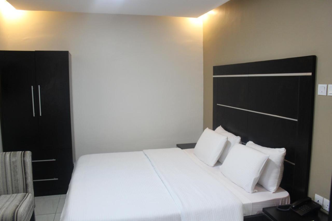 Urban Metro Inn Lagos Esterno foto