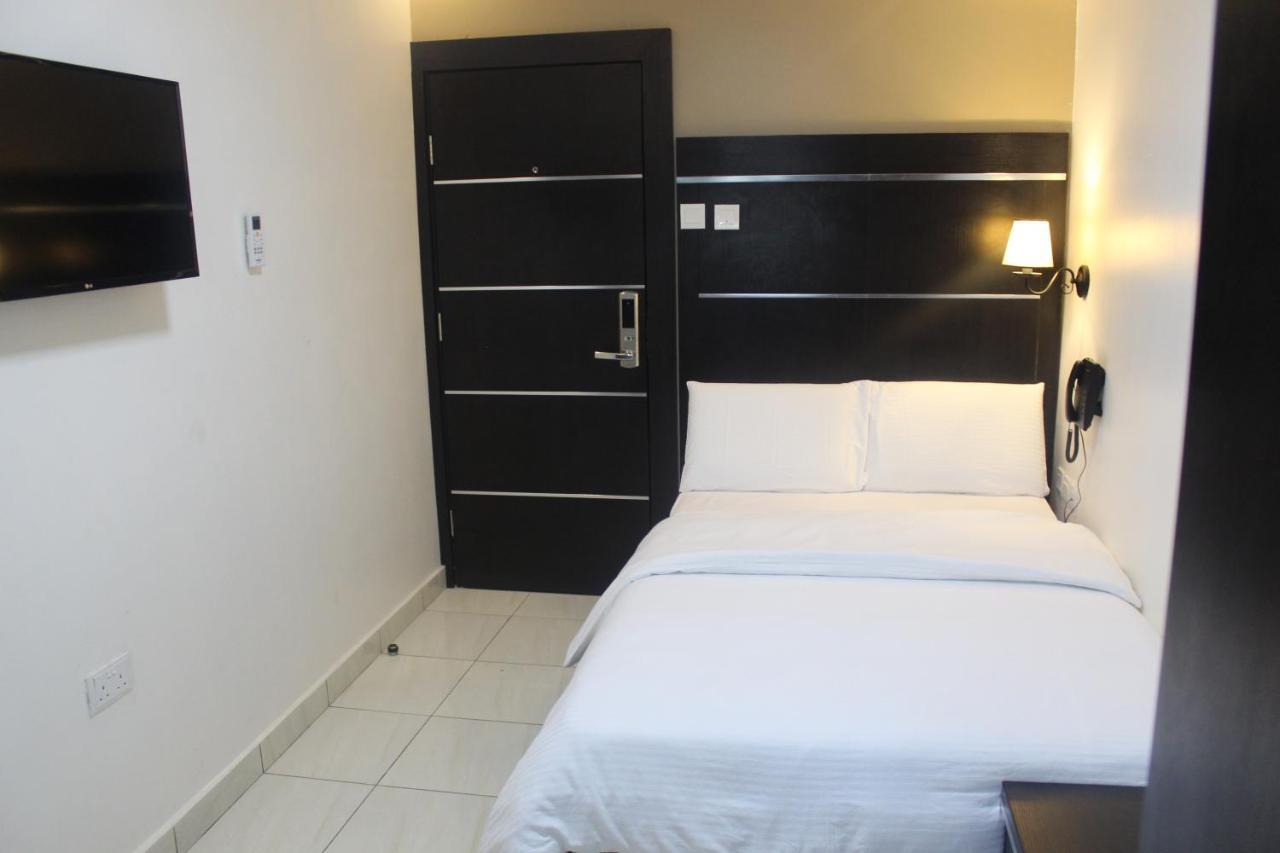 Urban Metro Inn Lagos Esterno foto