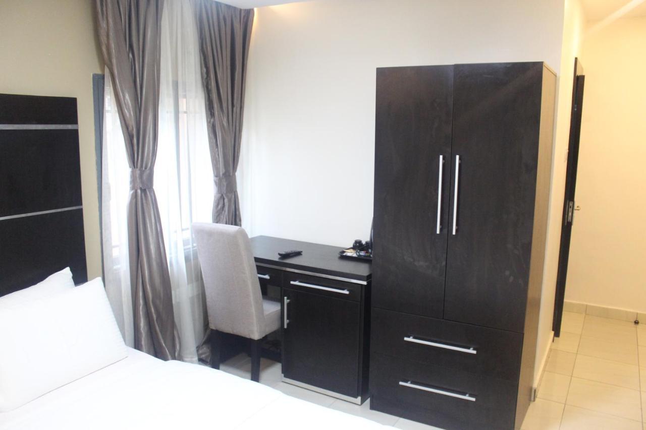 Urban Metro Inn Lagos Esterno foto