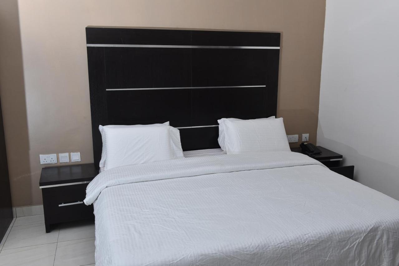Urban Metro Inn Lagos Esterno foto