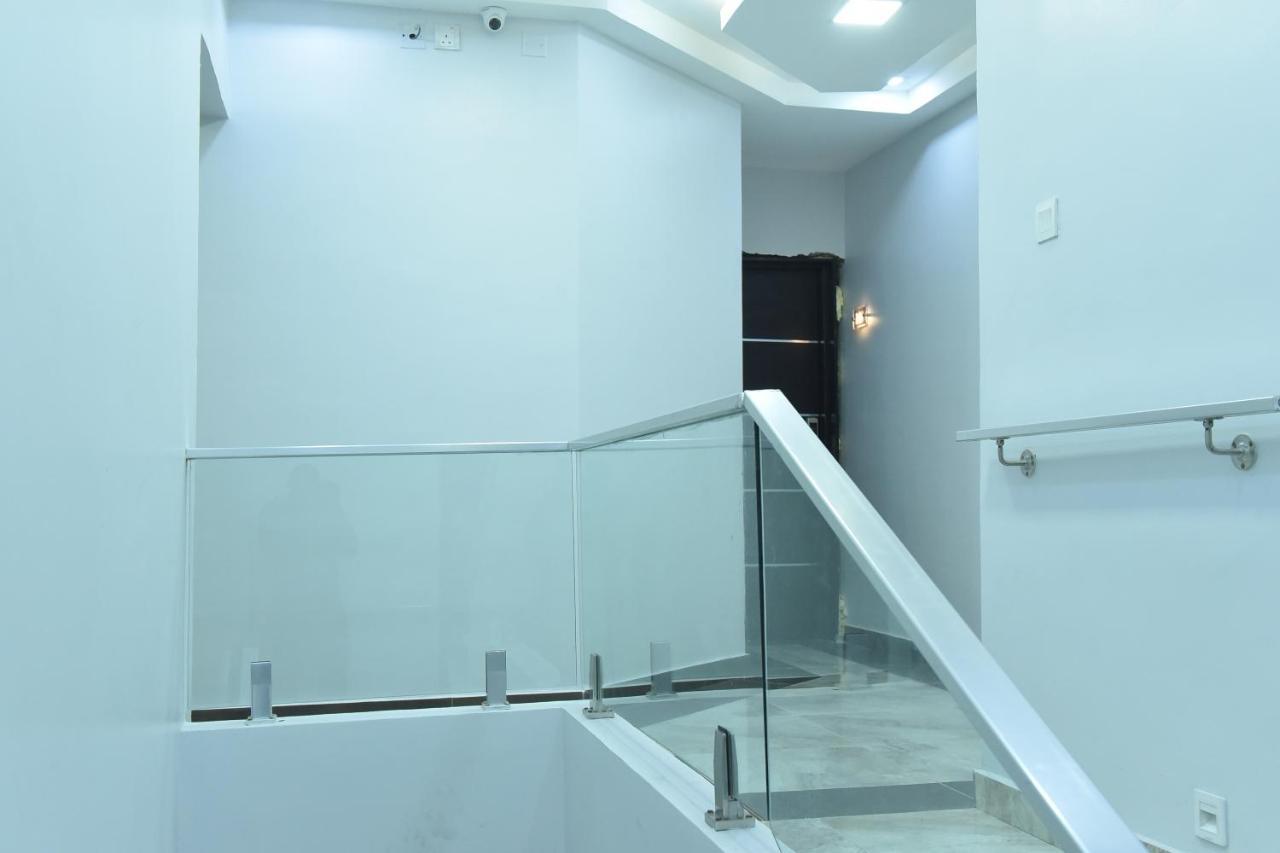 Urban Metro Inn Lagos Esterno foto
